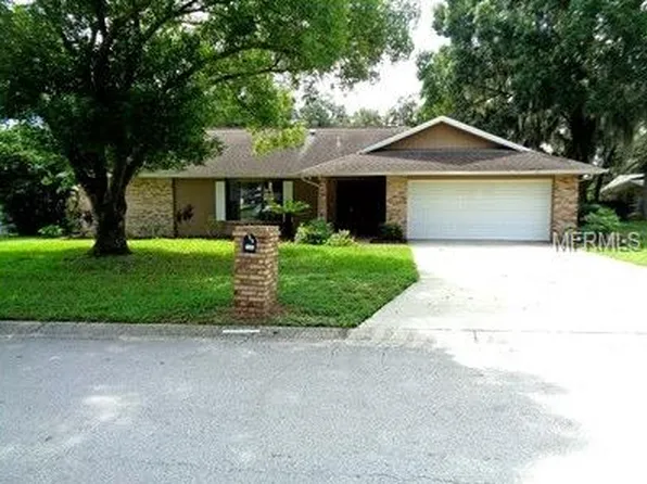 1105 Classic Dr, Valrico, FL 33594