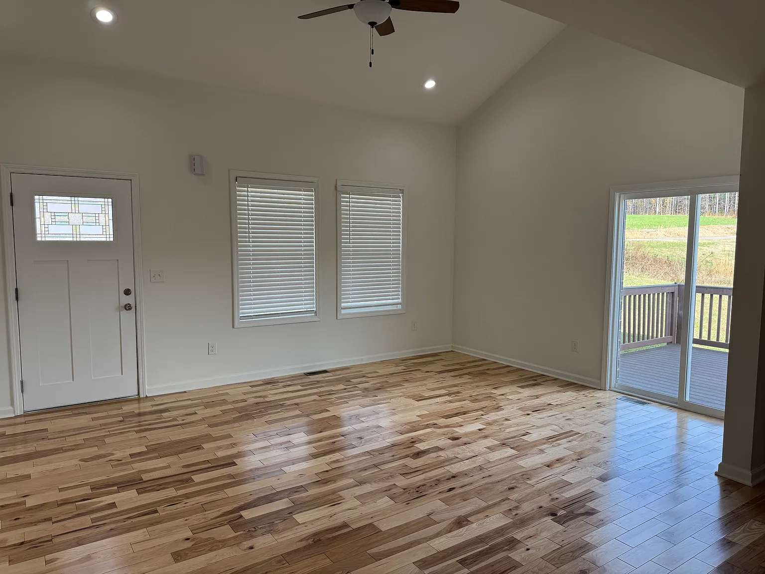 2 bed, 1000 sqft, $1,600 — Photo 4