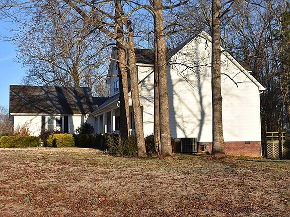 3rd image of 36 Country Chase Dr