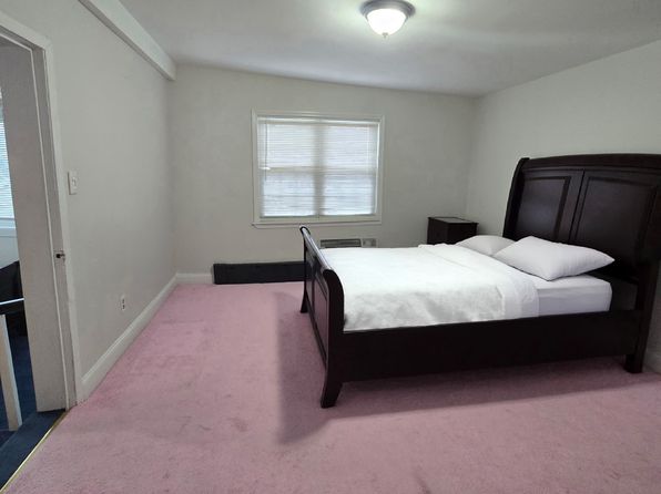 135 Cross Bay Blvd #2R