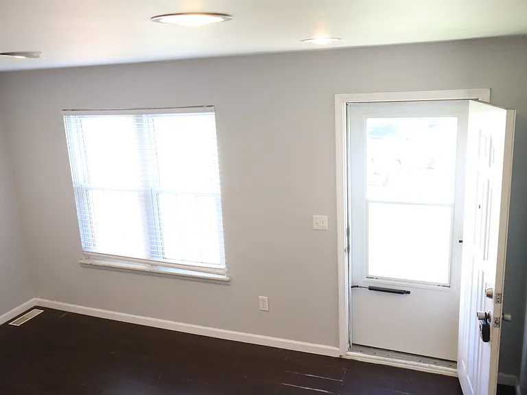 36806 Park Place Dr — Photo 3
