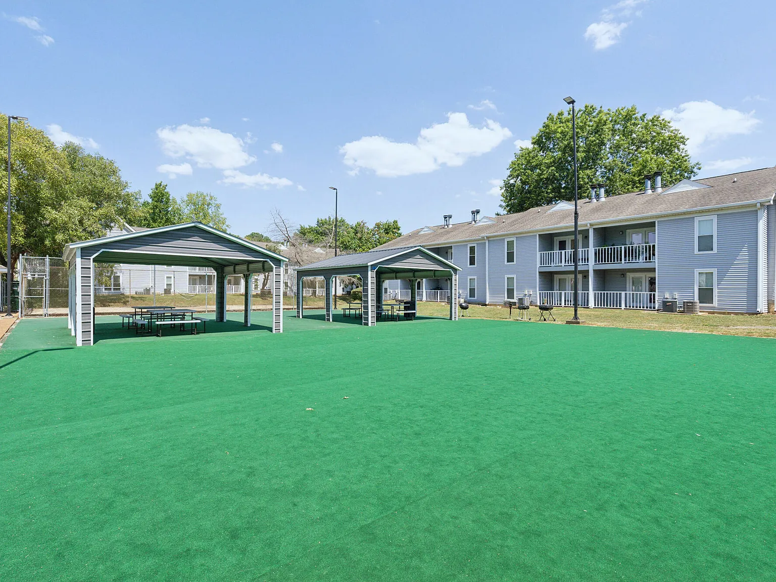 Piccadilly Apartments — Photo 1