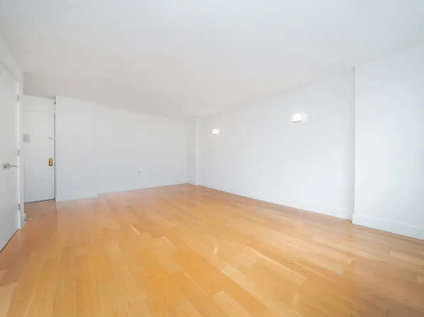 250 West 19th Street image 6 of 13