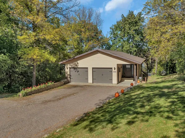 24346 Dawnridge Ct, Eden Valley, MN 55329