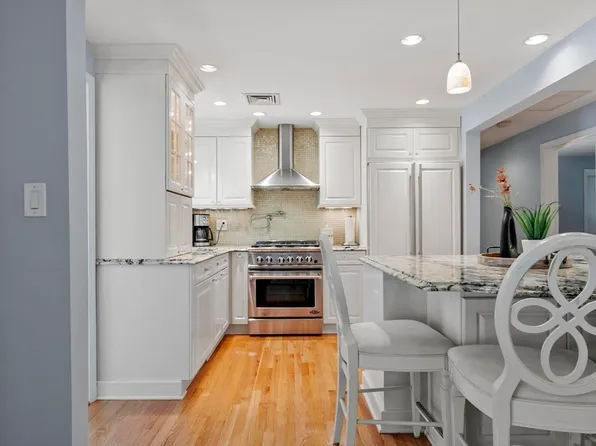 3 Dayton St, North Chelmsford, MA 01863