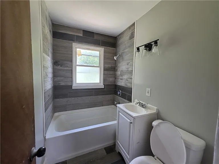 772 S Ogden Ave — Photo 11