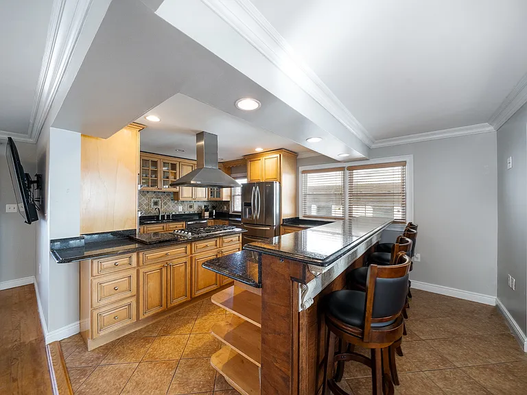 105 E Morris Ave — Photo 5