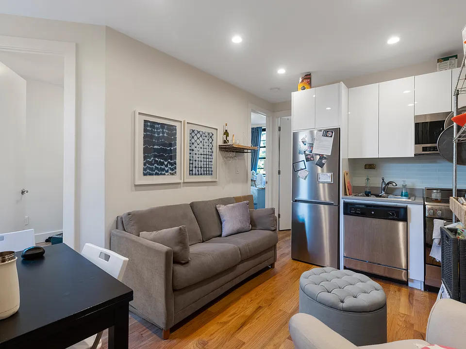 233 Elizabeth St #16