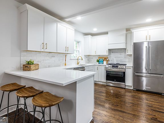 3rd image of 172 Garden Ln
