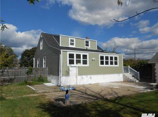 14 Eden Rd, Bay Shore, NY 11706