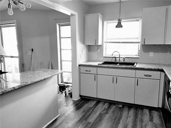 4th image of 17 Golfview Cir NE
