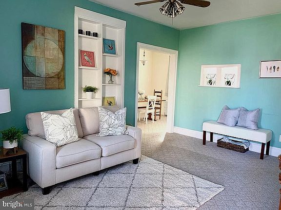 #4 Hood Living Room
