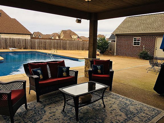5th image of 382 Silver Leaf Dr