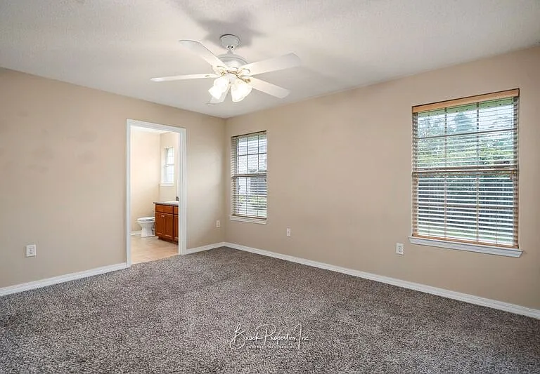 4718 Lemoyne Vis — Photo 11