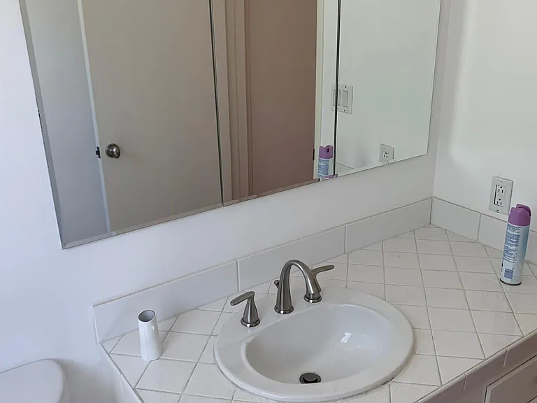 22040 Del Valle St — Photo 3