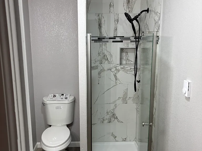 2433 Clayton Dr — Photo 7