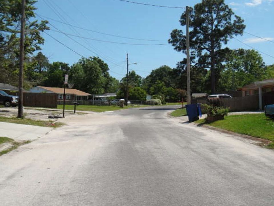 2nd image of 915 Greentree Rd