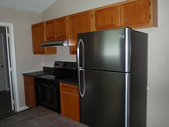 3rd image of 15 W Crossridge Dr