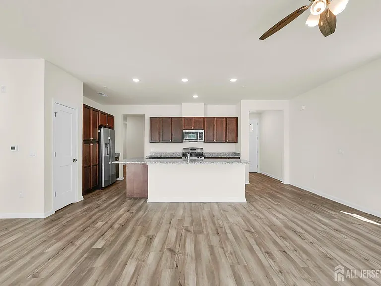 228 Park Ln — Photo 7