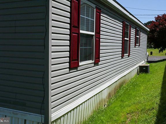 3rd image of 185 Saint Clair Ave