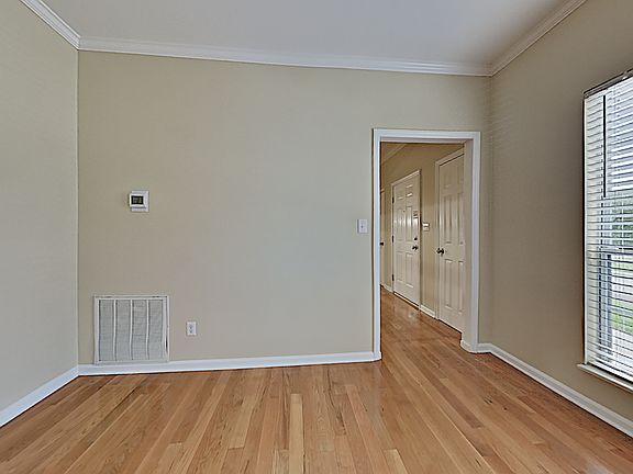 2nd image of 1850 Southcliff Dr