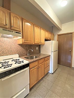 4th image of 242 E 85th St #2-C