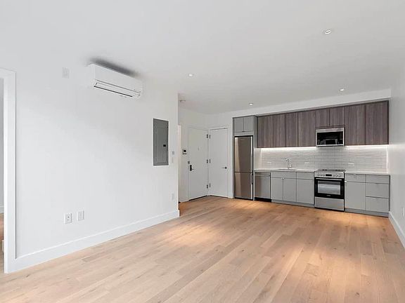 3rd image of 201 E 26th St #4A