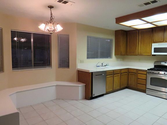 Breakfast Area with Built in Bench
