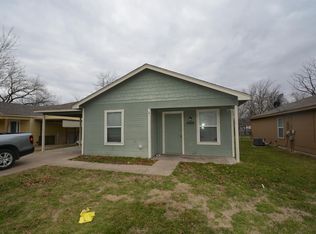 1405 N Robinson St, Cleburne, TX 76031