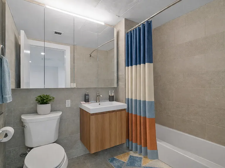 2516 37th Ave #4B — Photo 10