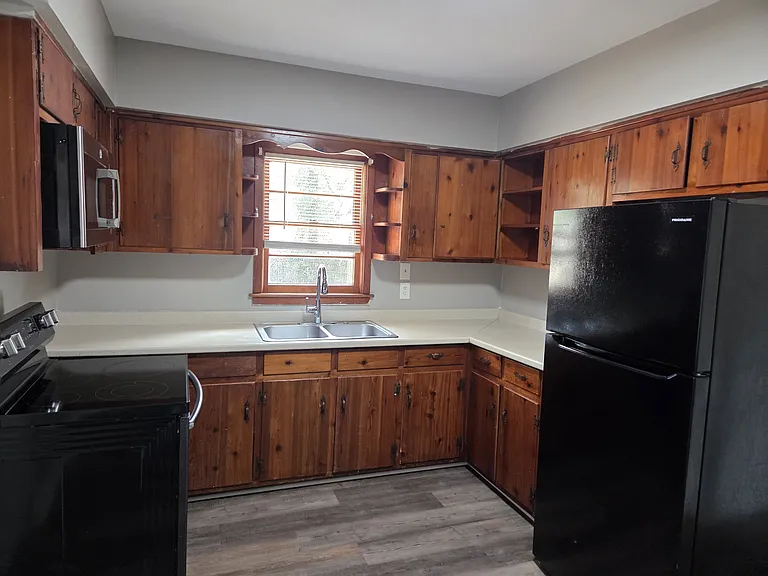 356 Victoria Dr — Photo 4