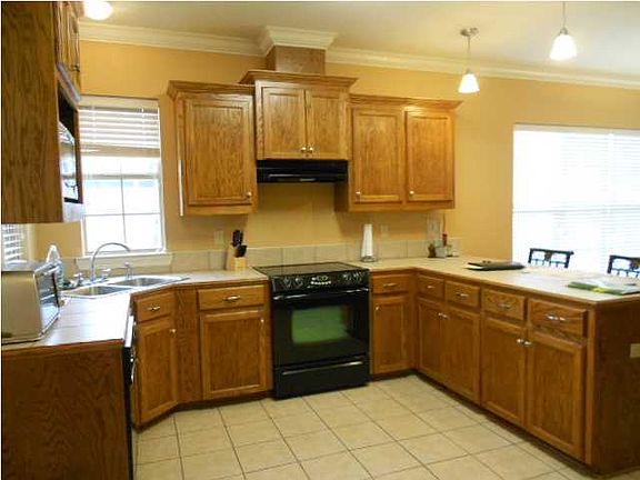 4th image of 403 Hillbrooke Dr