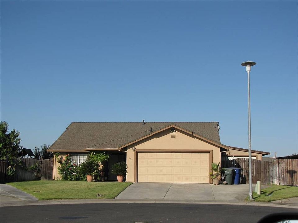 1st image of 900 Sandemara St