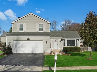 2880 Bridgeport Ln, Aurora, IL 60504