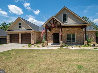 11 Maple St, Hawkinsville, GA 31036