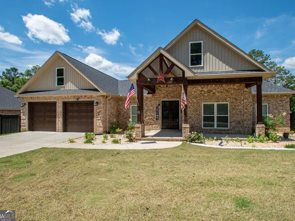 11 Maple St, Hawkinsville, GA 31036