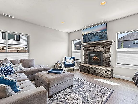 5th image of 20610 SE Gemstone Ave