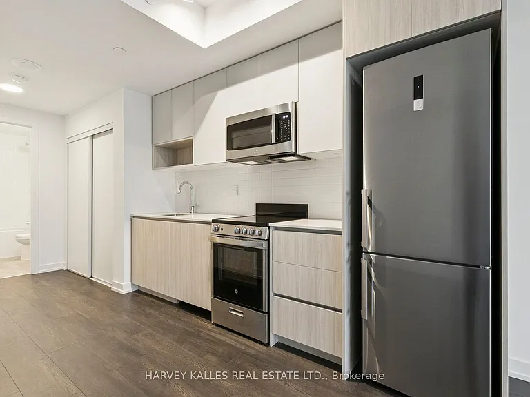 801 The Queensway #512 — Photo 14