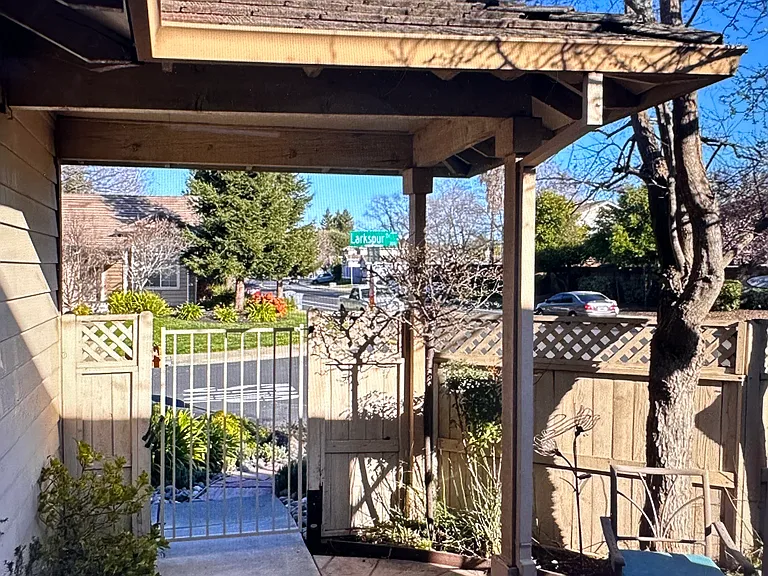 200 Larkspur Dr — Photo 7