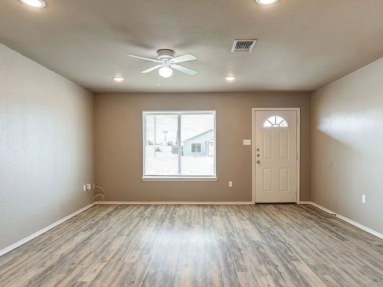 2223 E Main St — Photo 2