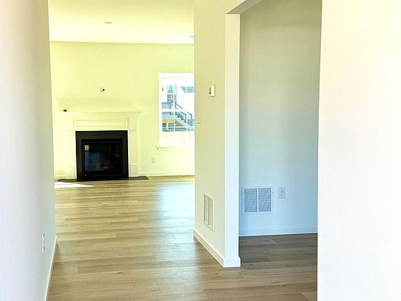 3rd image of 124 Lincolnshire Street Greenwich Lot 144