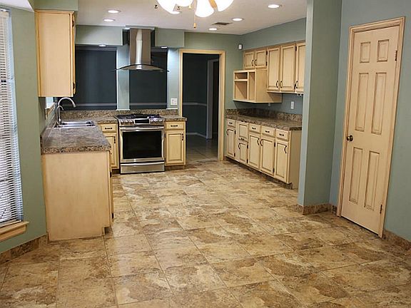 3rd image of 2617 Silver Falls Dr