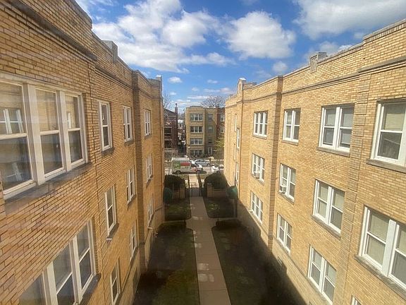 4th image of 4045 N Mozart St APT 3W