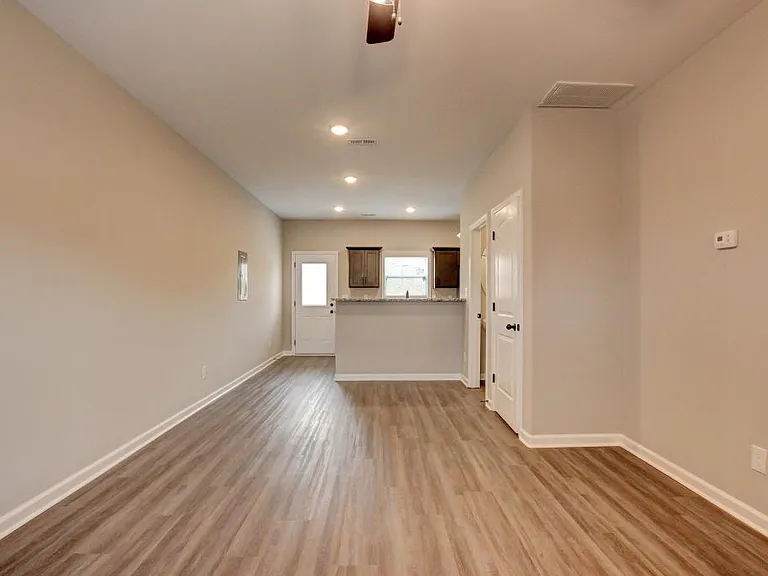 1115 Hillwood Dr — Photo 4