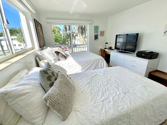 5th image of 3101 SW 27th Ave APT 201