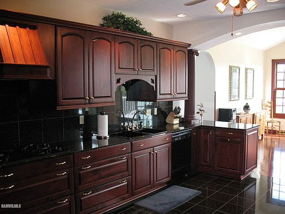 4th image of 28-21 Southview Dr