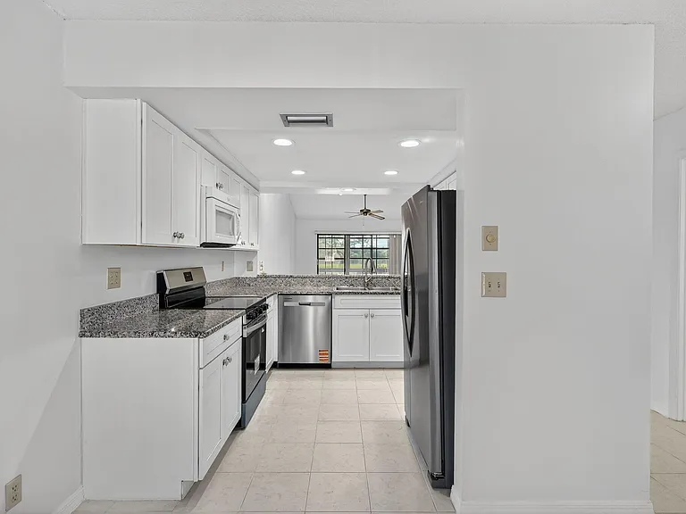 6184 SE Georgetown Pl — Photo 8