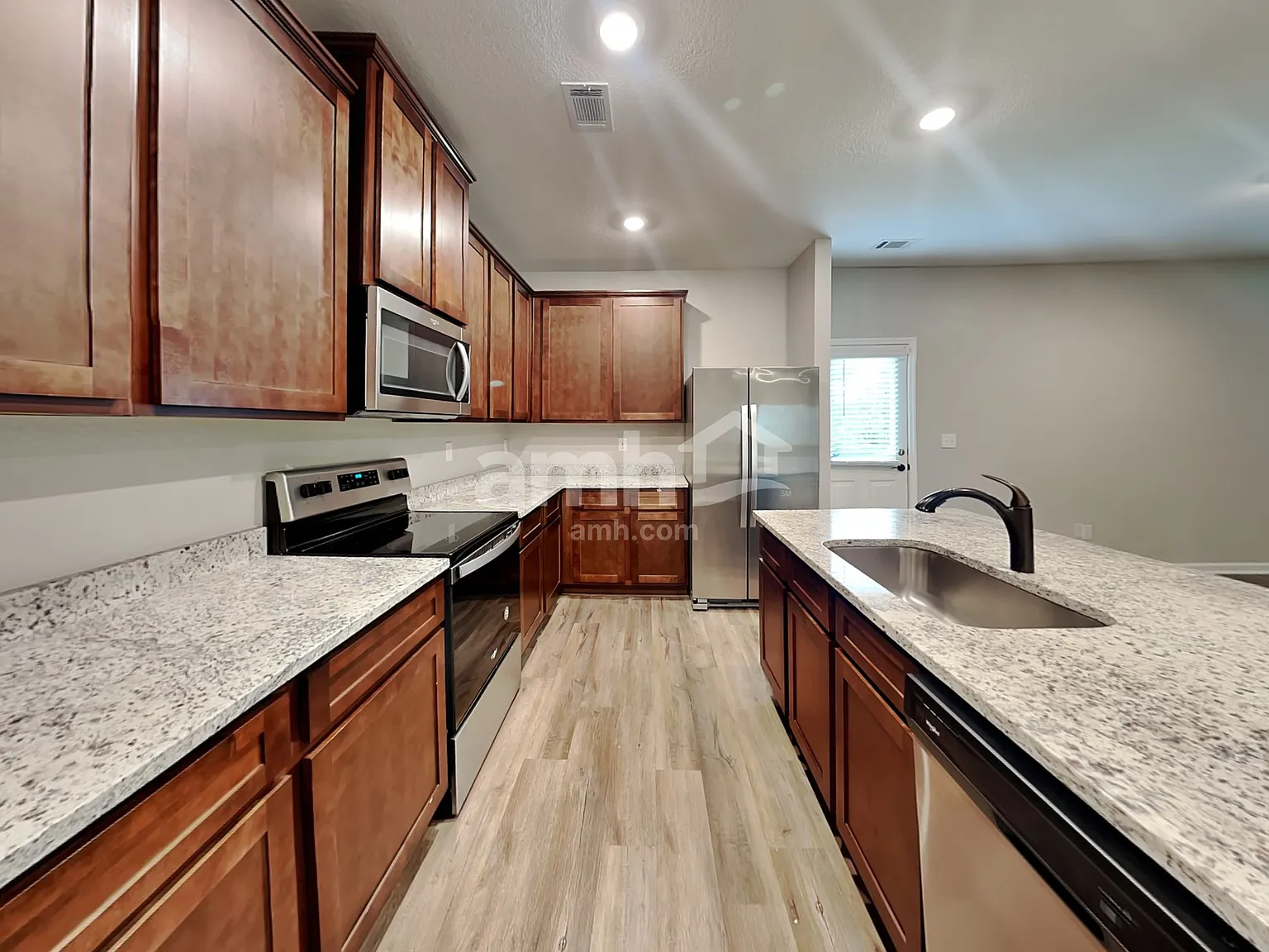 4 bed, 2.5 bath, 2093 sqft, $2,250 — Photo 3