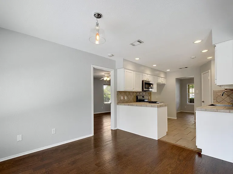 6307 Smith Oak Trl — Photo 10