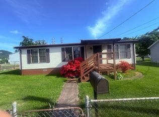 202 98th St, Marmet, WV 25315